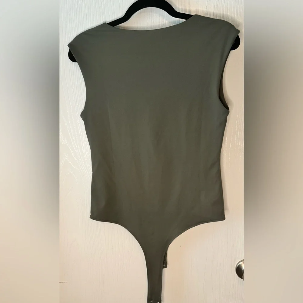 REORIA Women's Sexy Casual V Neck Double Lined Sleeveless Going Out Bodysuit - Picture 4 of 4